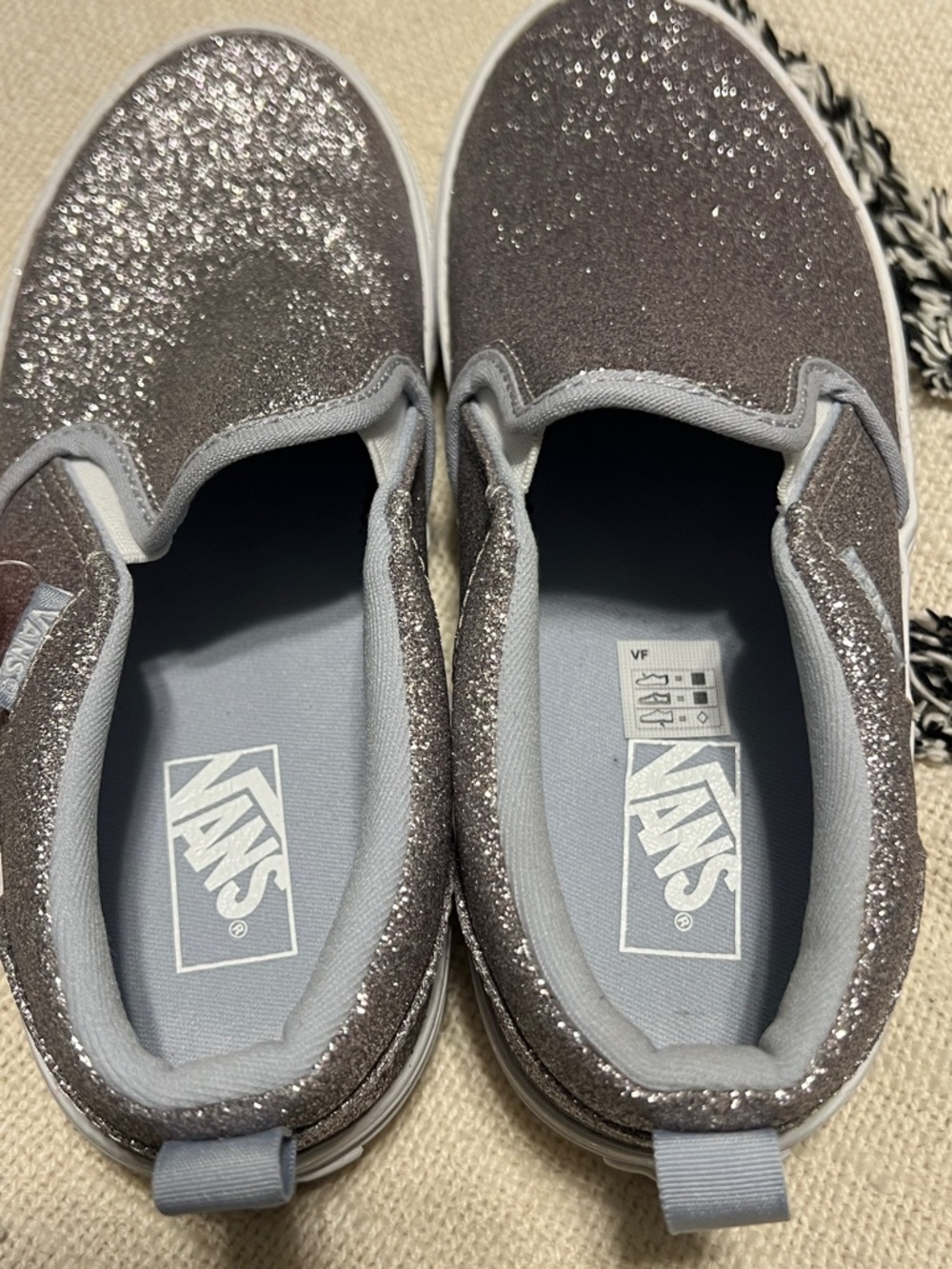 New Vans Asher Glitter Sidewall Light Grey Slip-On Sneakers size 4 MY - Picture 5 of 7